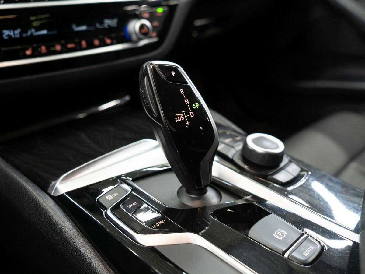 BMW 5 серии 520d, 2019 Фото №13