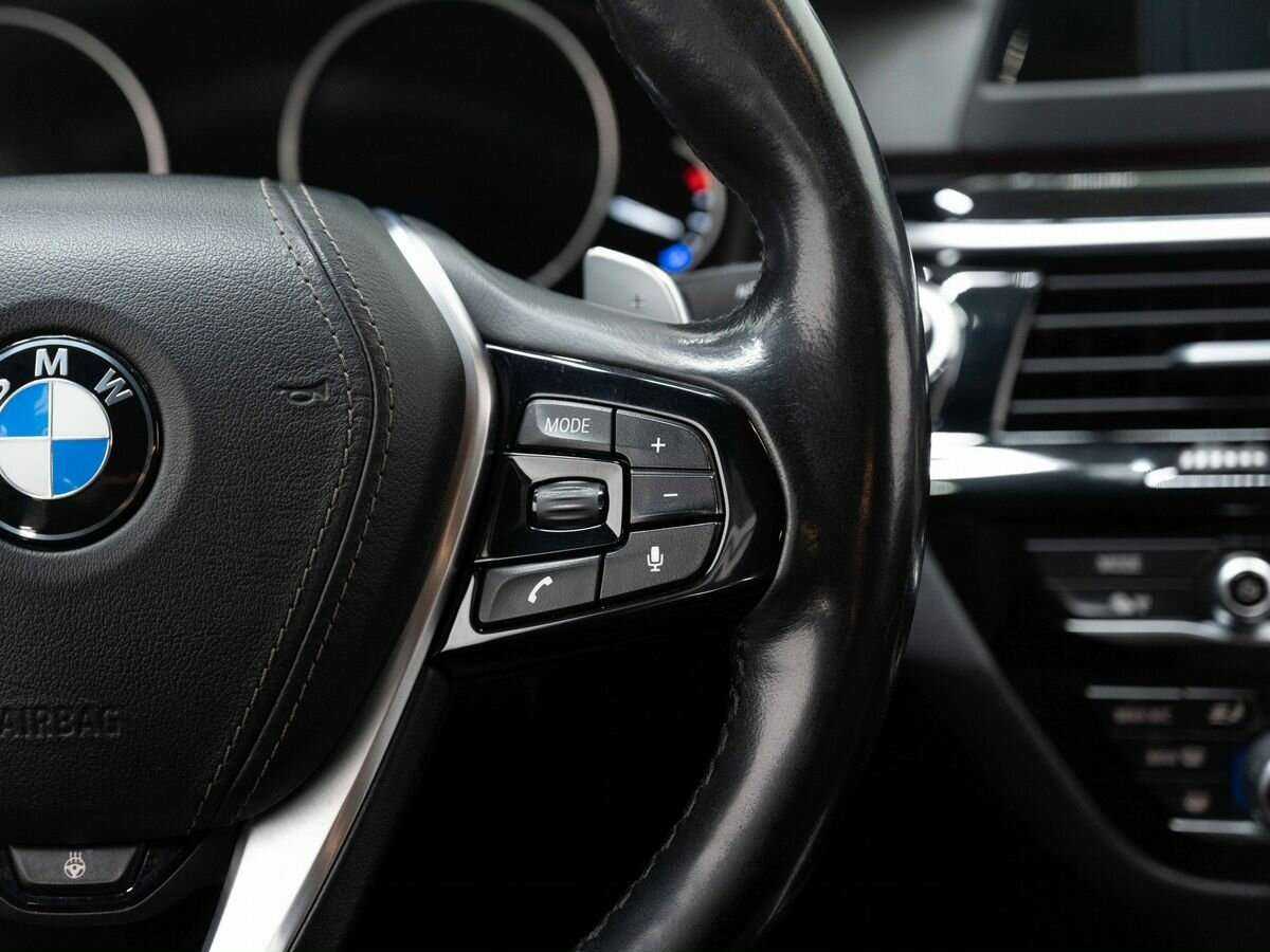 BMW 5 серии 520d xDrive, 2019 Фото №16
