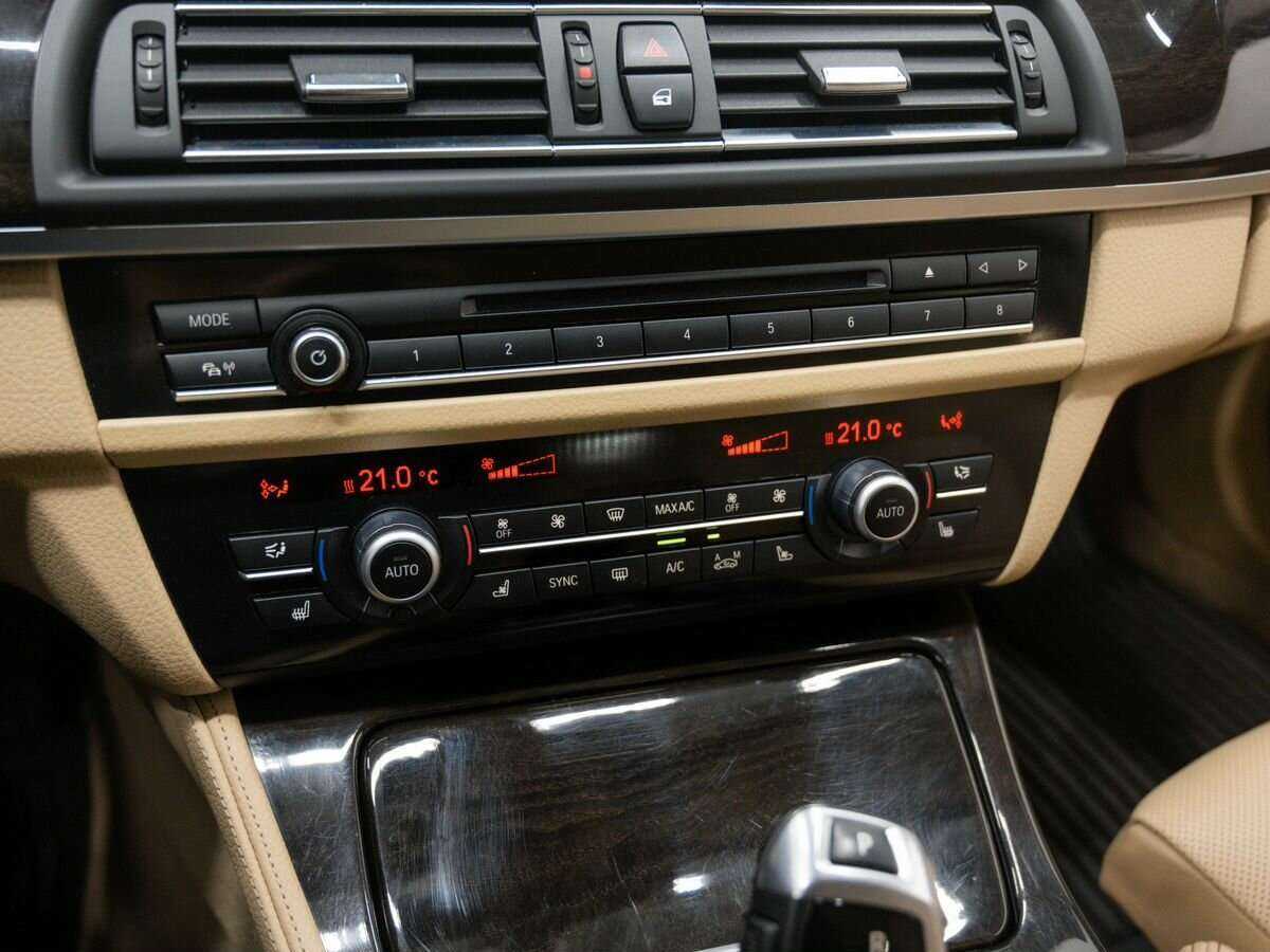 BMW 5 серии 530d xDrive, 2015 Фото №23