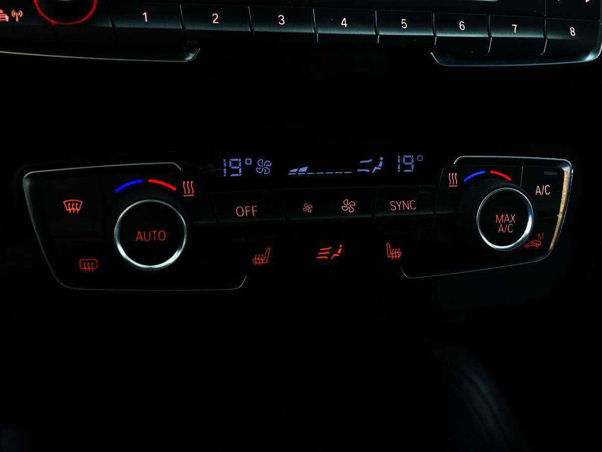 BMW X1 20i xDrive, 2019 Фото №16