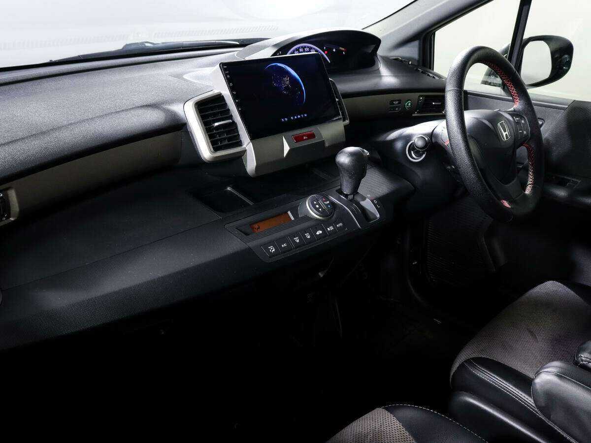 Honda Freed Spike, 2012 Фото №7