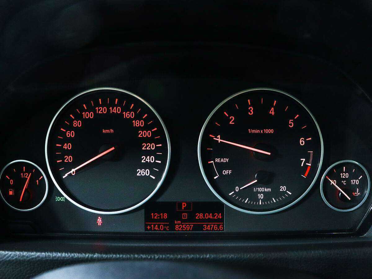 BMW 3 серии 318i, 2017 Фото №8