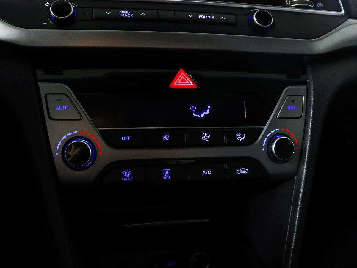 Hyundai Elantra, 2018 Фото №14