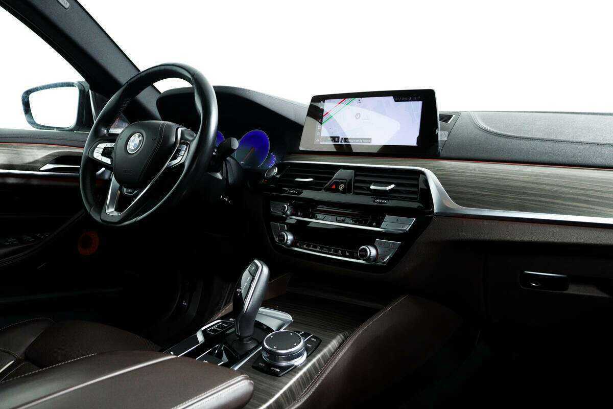 BMW 5 серии 520d xDrive, 2019 Фото №9