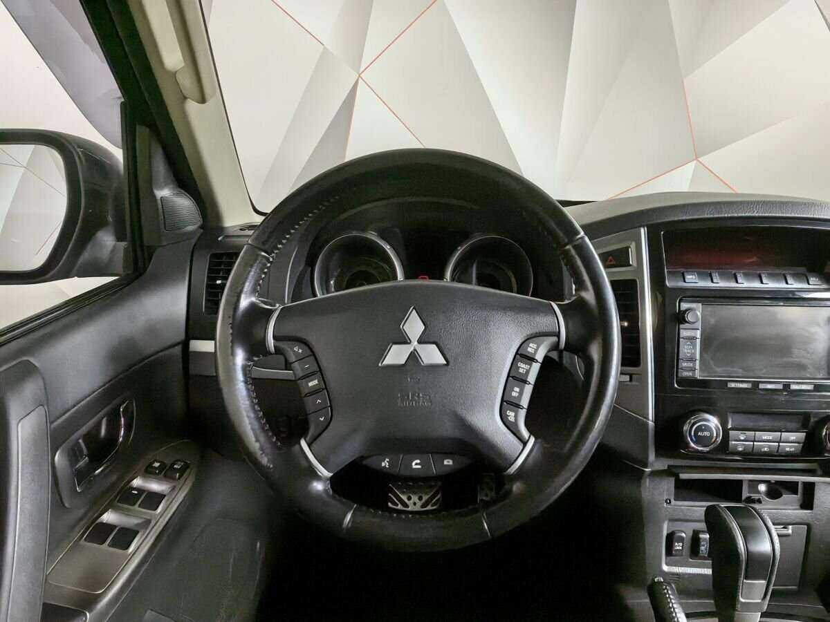 Mitsubishi Pajero, 2015 Фото №15