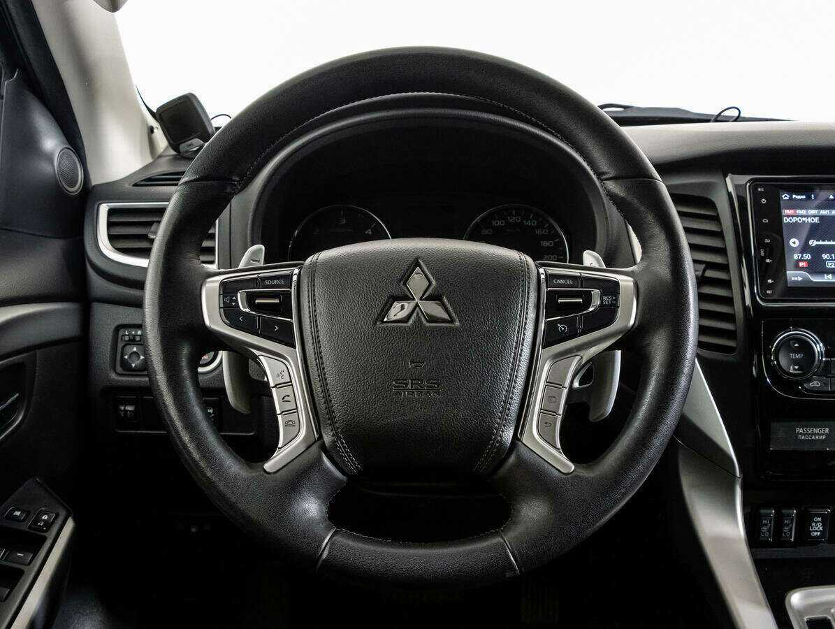 Mitsubishi Pajero Sport, 2017 Фото №12