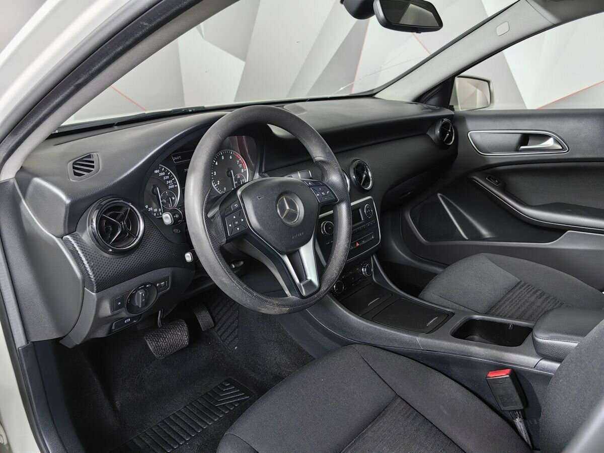 Mercedes-Benz A-Класс 180, 2014 Фото №14