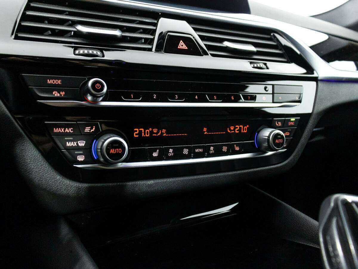 BMW 5 серии 520d xDrive, 2019 Фото №21