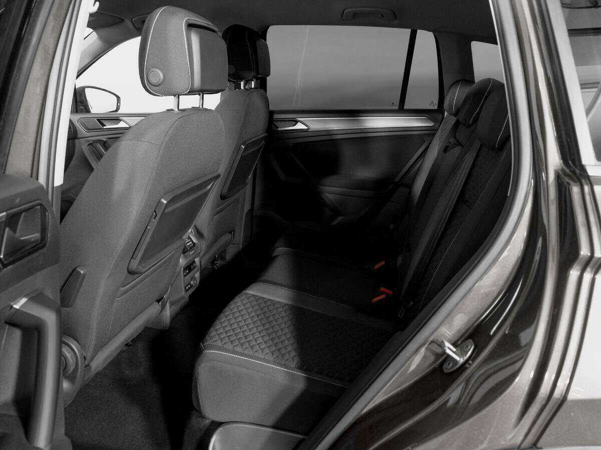 Volkswagen Tiguan, 2018 Фото №10