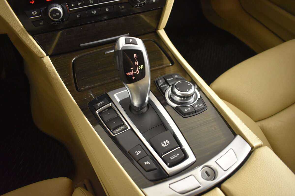 BMW 7 серии 750i xDrive, 2012 Фото №15