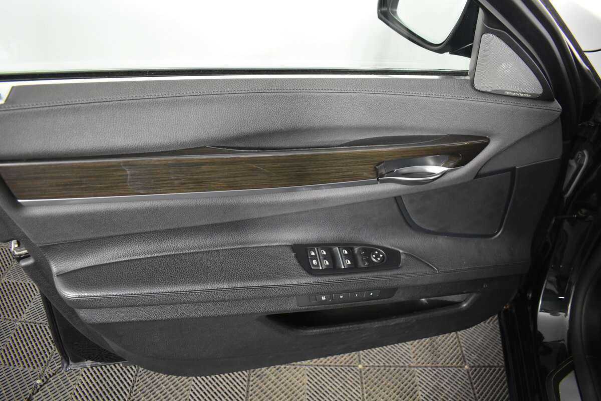 BMW 7 серии Long 740Li xDrive, 2014 Фото №13