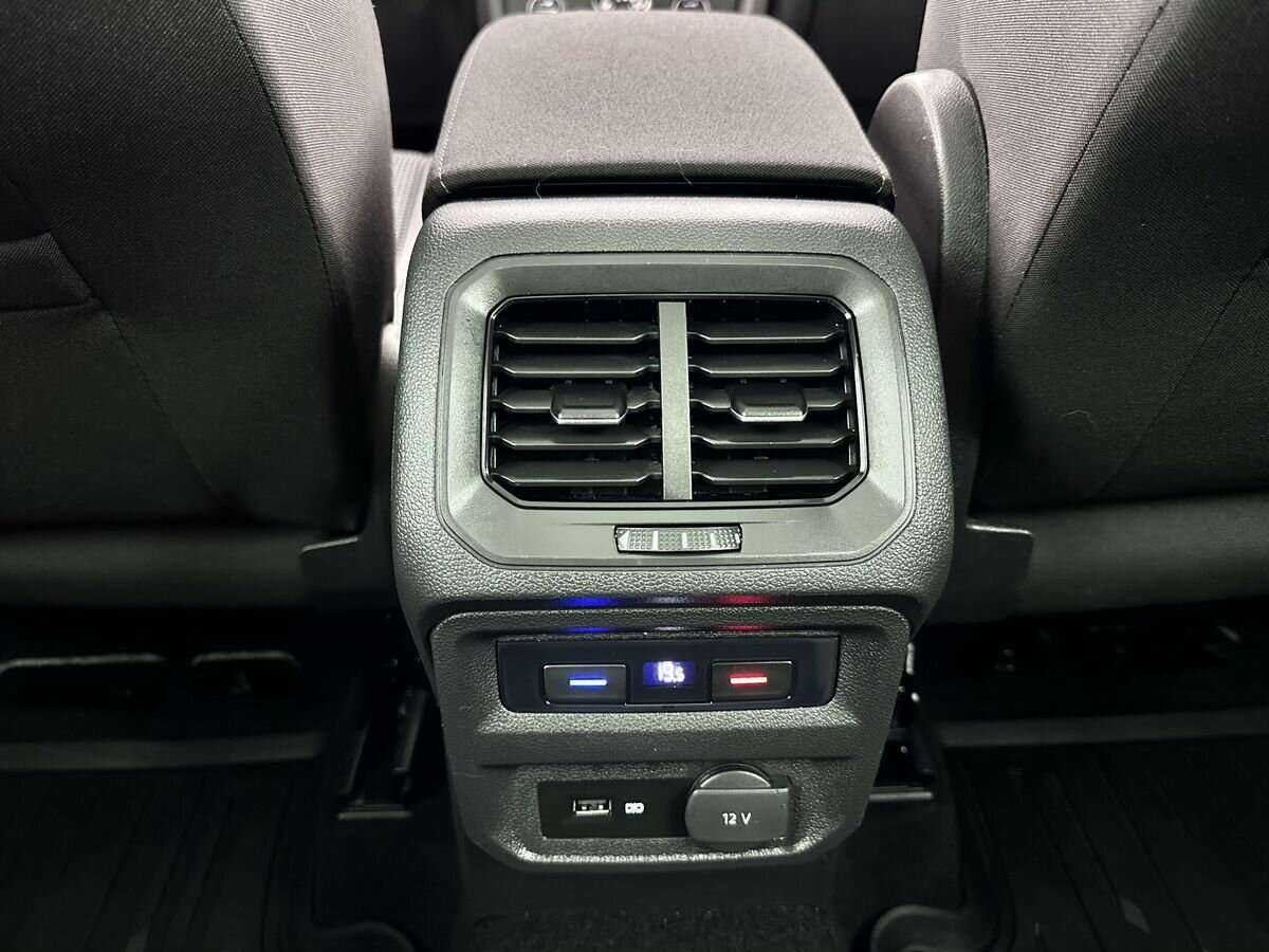 Volkswagen Tiguan, 2019 Фото №15