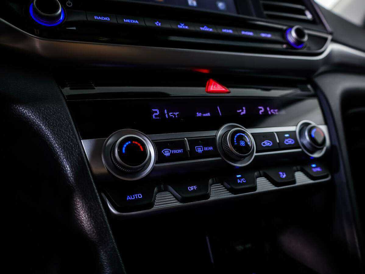 Hyundai Elantra, 2019 Фото №13