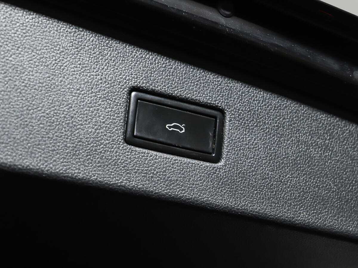 Volkswagen Tiguan, 2018 Фото №16