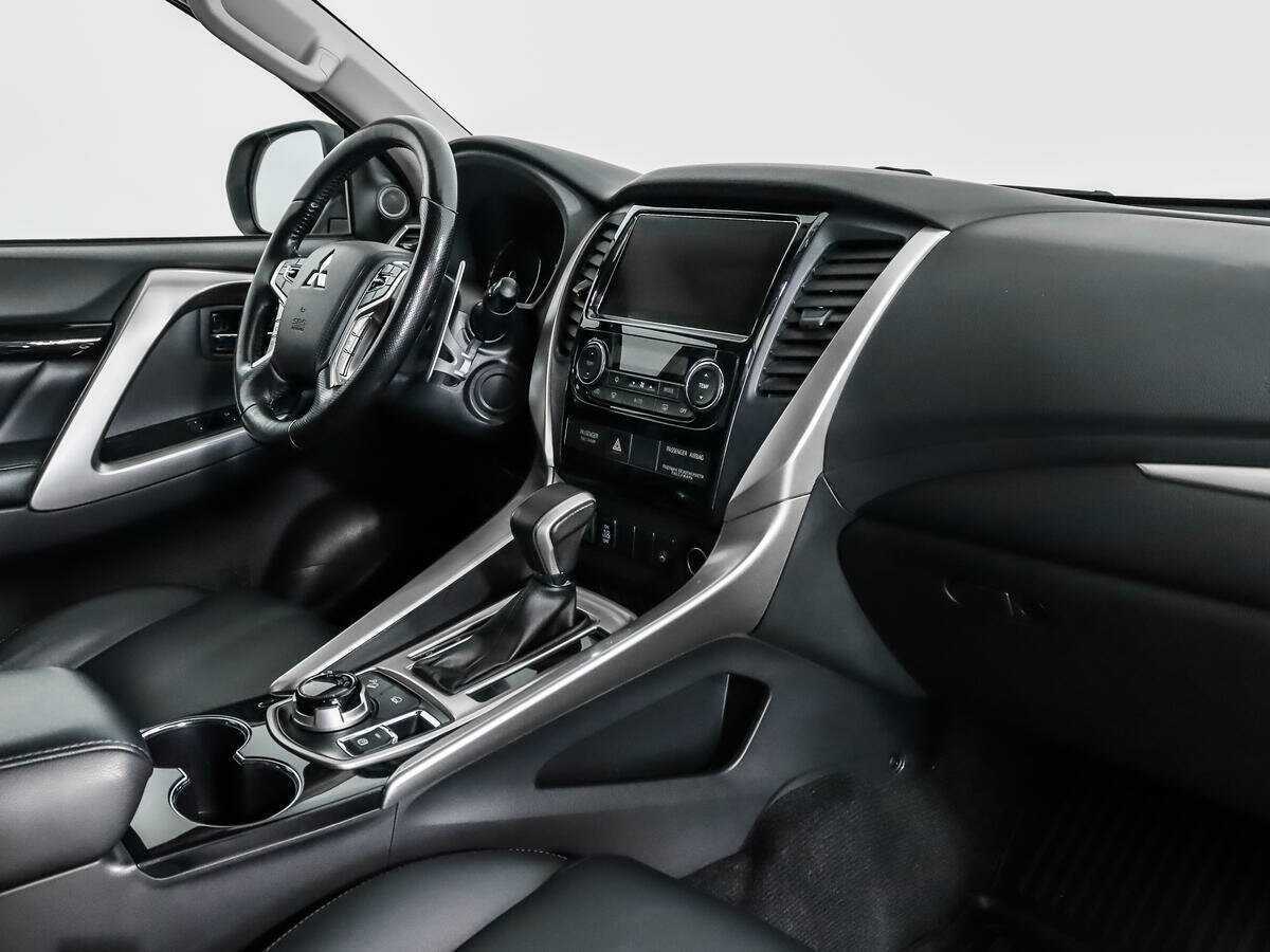 Mitsubishi Pajero Sport, 2017 Фото №13