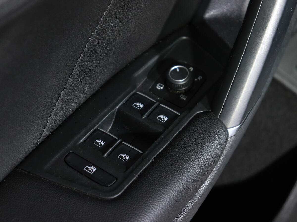 Volkswagen Tiguan, 2018 Фото №15