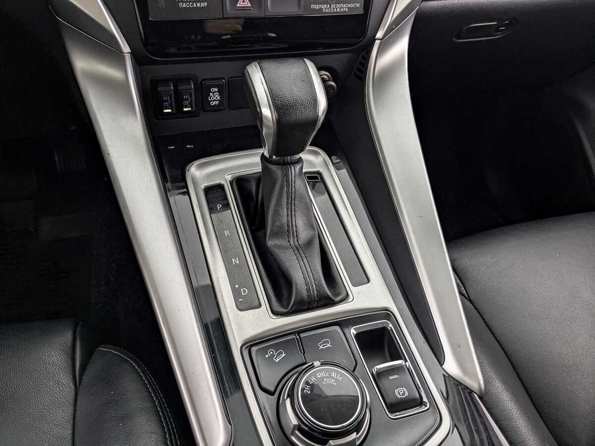 Mitsubishi Pajero Sport, 2018 Фото №17