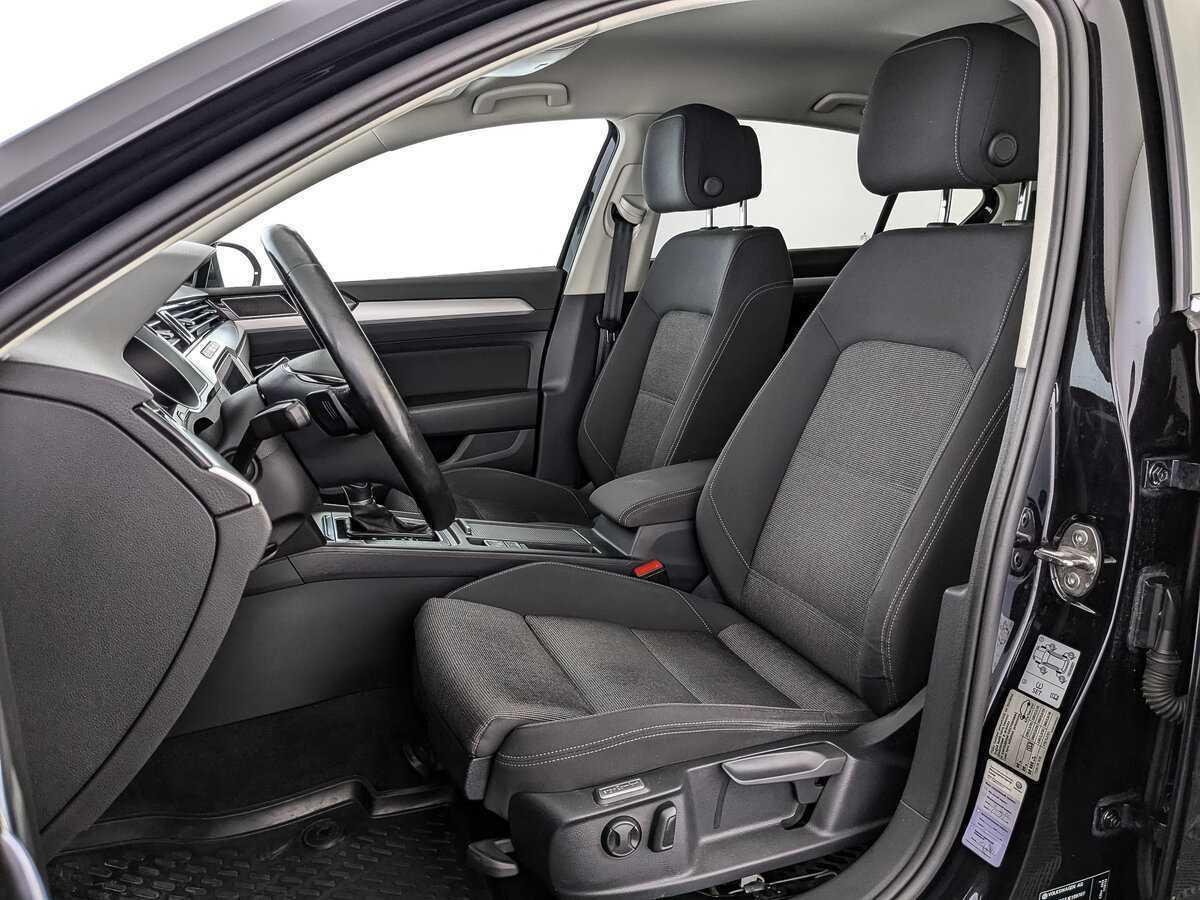 Volkswagen Passat, 2018 Фото №16