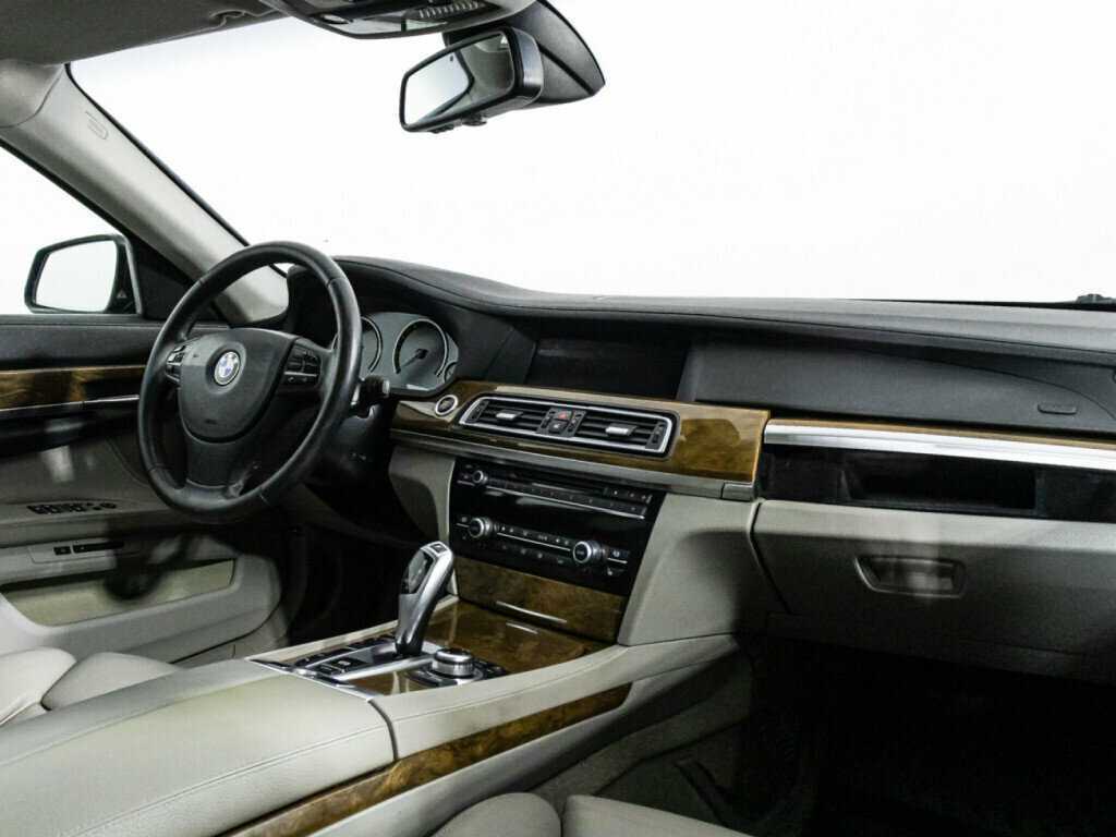 BMW 7 серии 740i, 2012 Фото №9