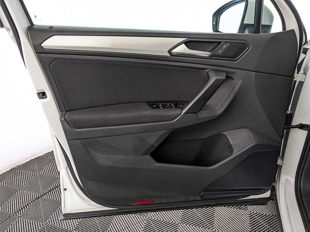 Volkswagen Tiguan, 2018 Фото №17