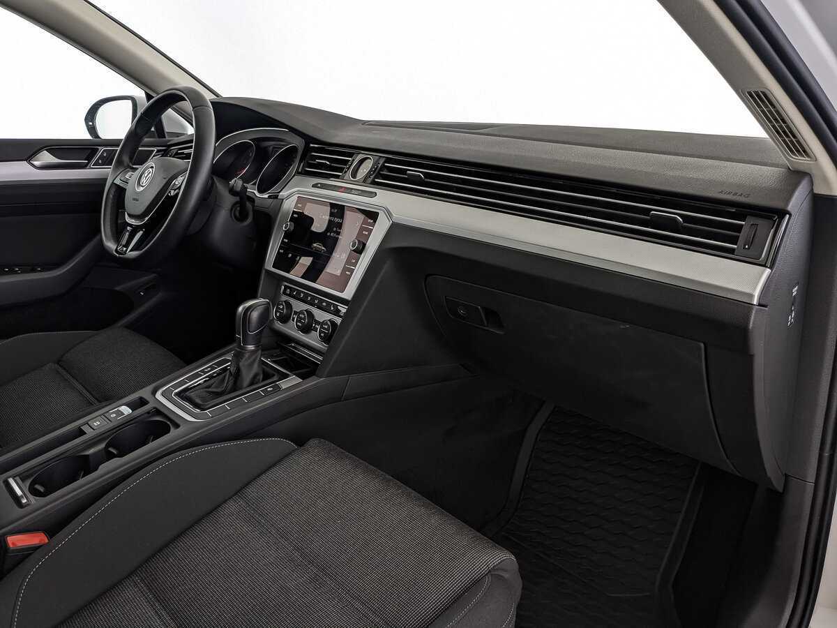Volkswagen Passat, 2019 Фото №13