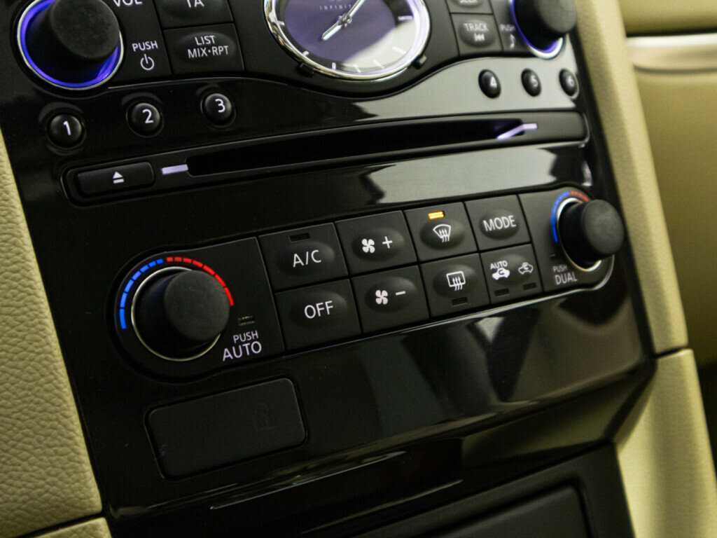 Infiniti FX37, 2012 Фото №16