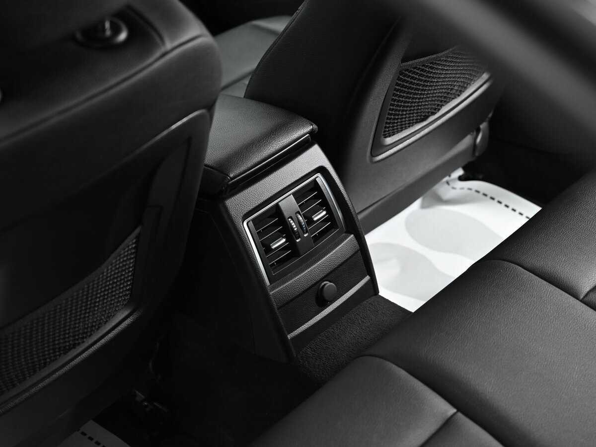 BMW 3 серии 318i, 2017 Фото №15