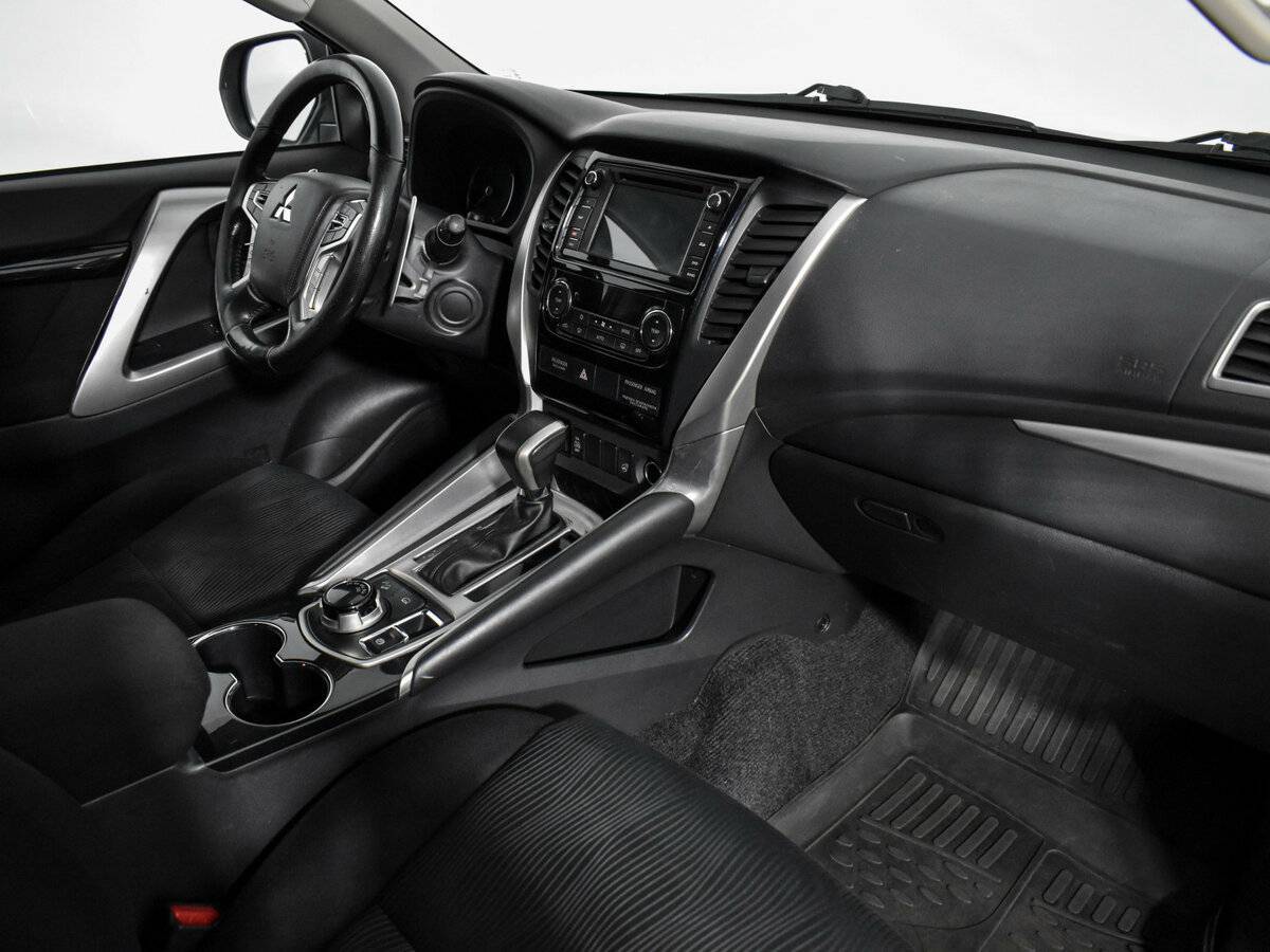 Mitsubishi Pajero Sport, 2018 Фото №16