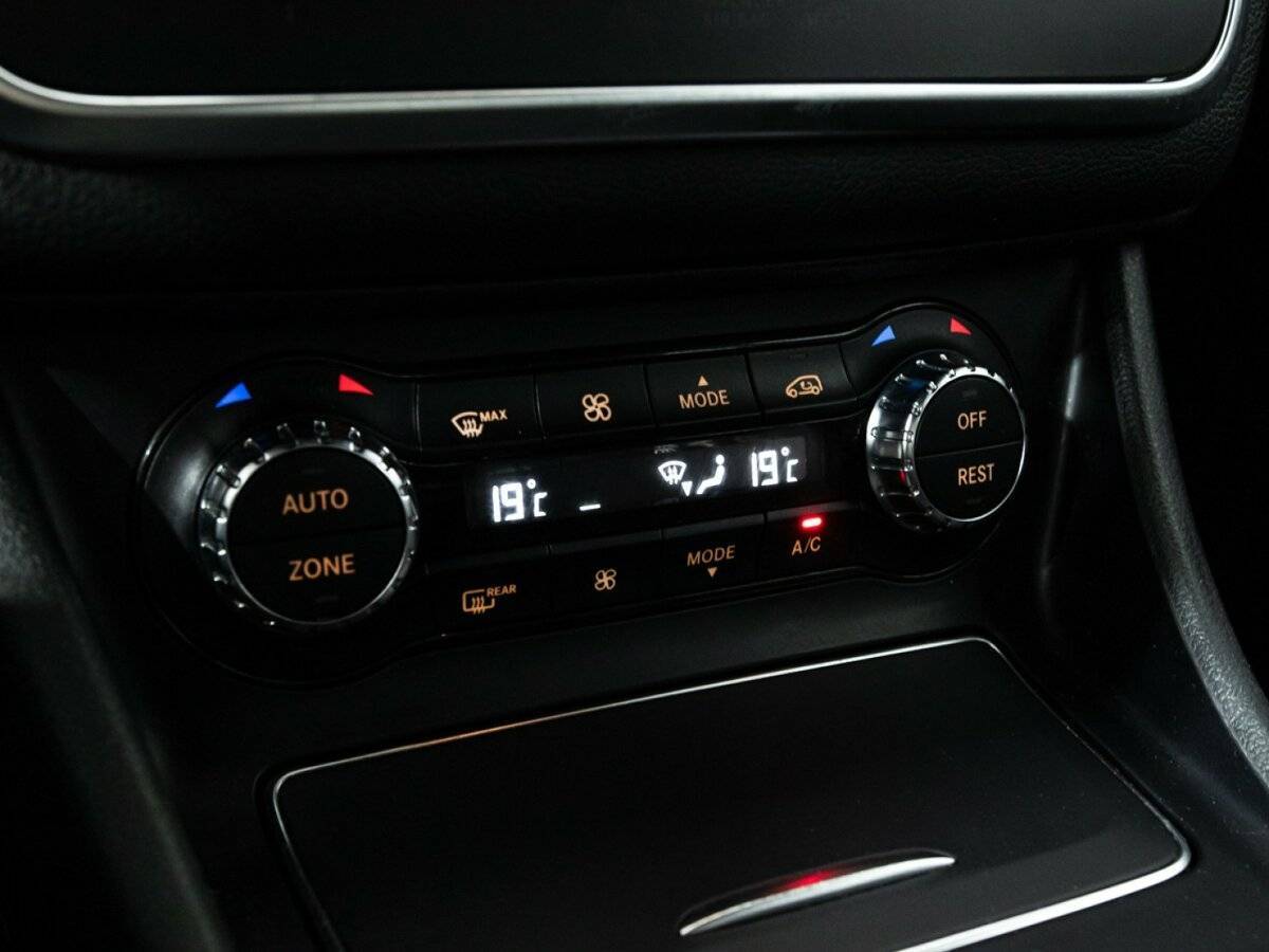 Mercedes-Benz CLA 200, 2018 Фото №17