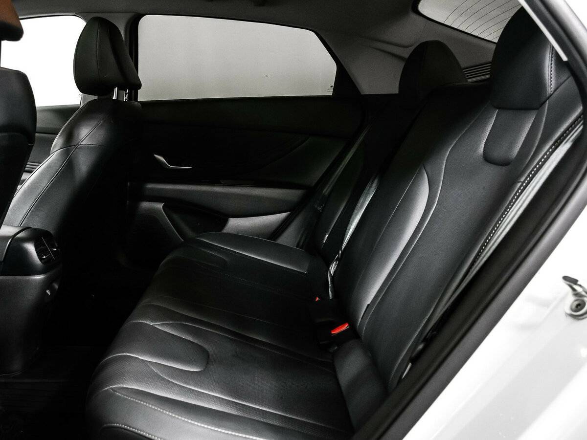 Hyundai Elantra, 2023 Фото №12