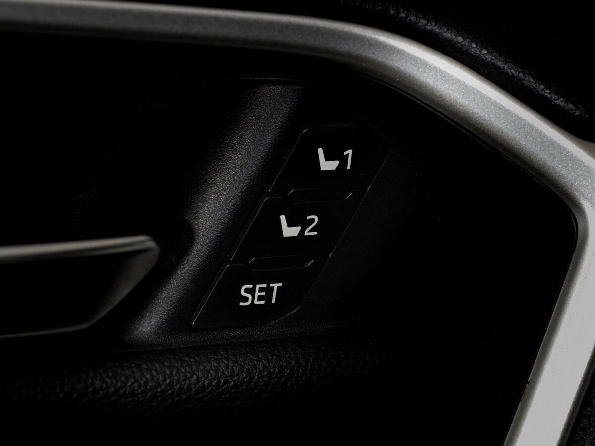 Toyota RAV4, 2020 Фото №16