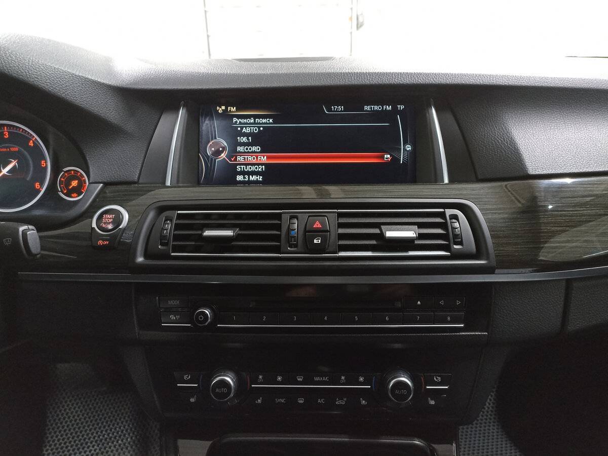 BMW 5 серии 530d xDrive, 2016 Фото №15