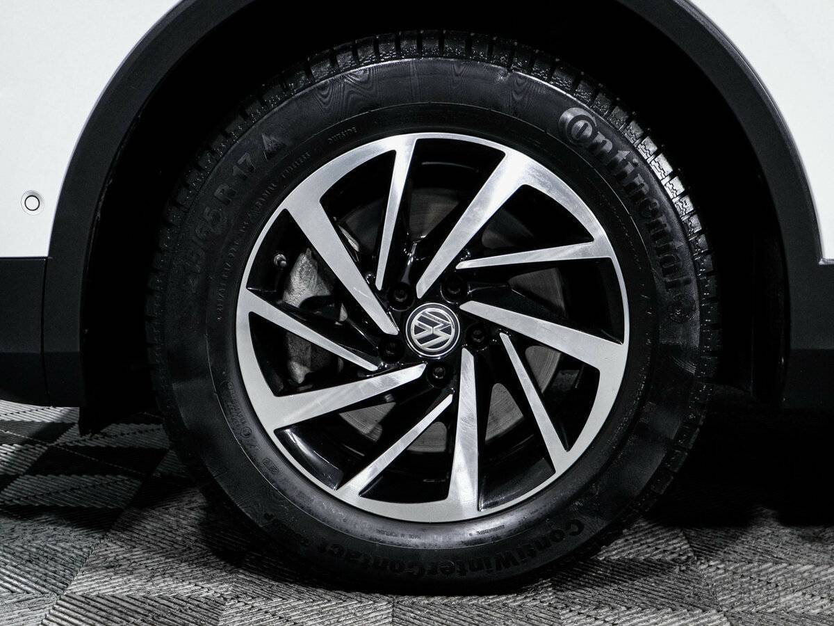 Volkswagen Tiguan, 2018 Фото №15