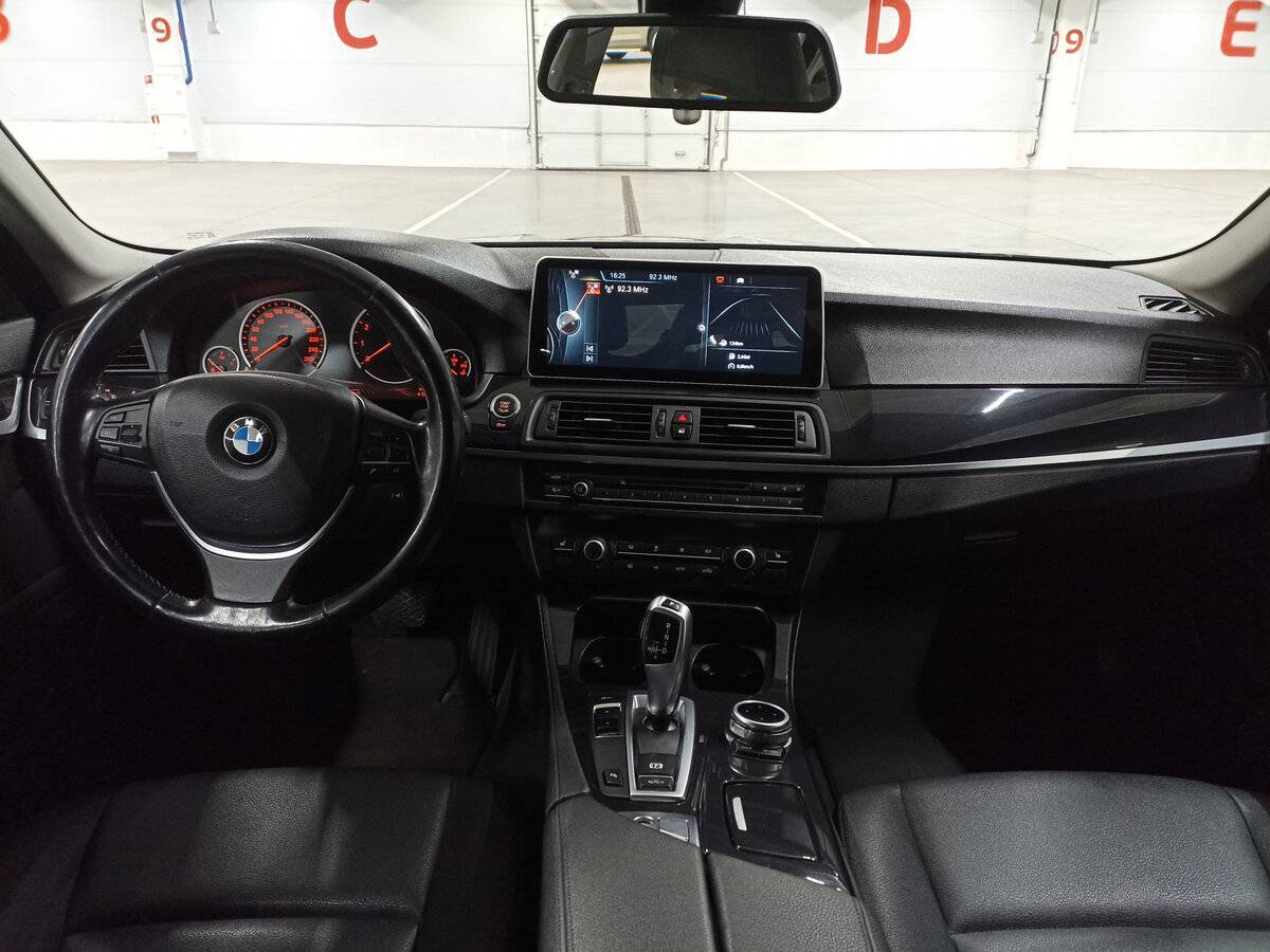 BMW 5 серии 520i, 2015 Фото №14