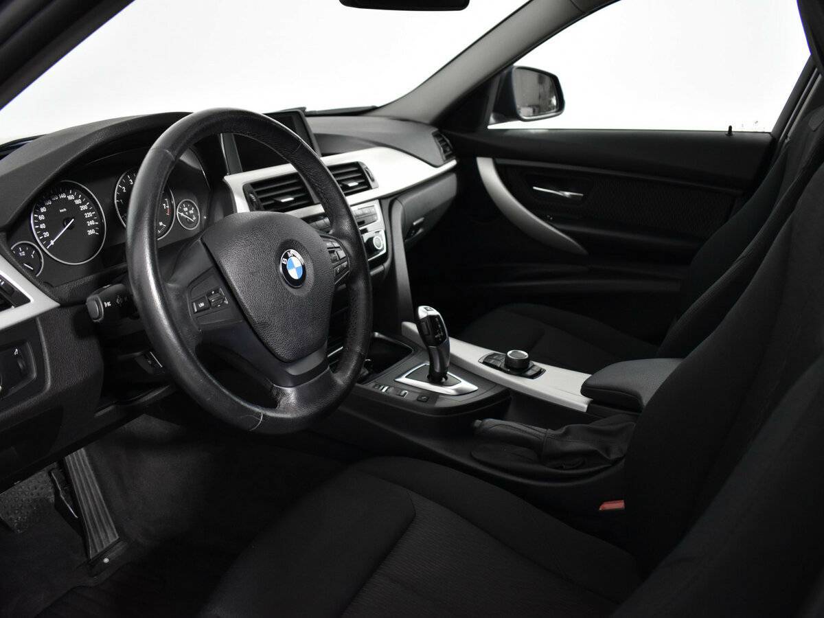 BMW 3 серии 318i, 2015 Фото №9