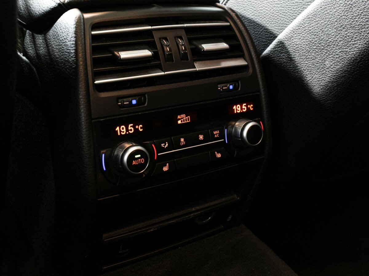 BMW 7 серии 740d xDrive V (F01/F02/F04) Рестайлинг, 2013 Фото №23