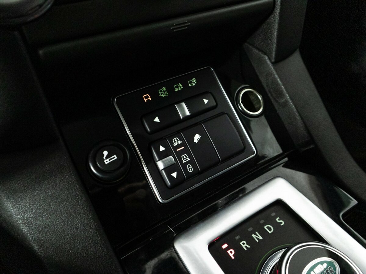 Land Rover Discovery IV Рестайлинг, 2014 Фото №18
