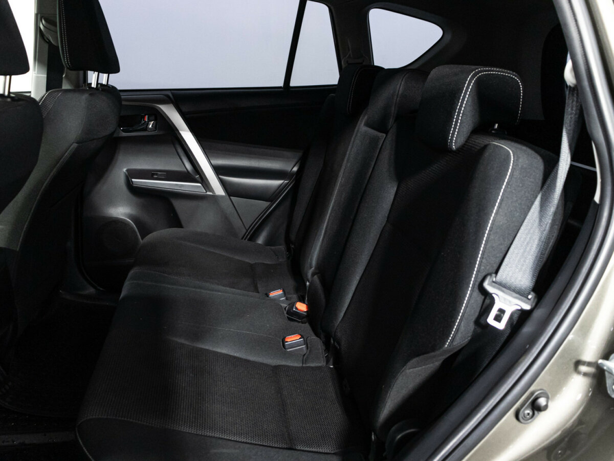 Toyota RAV4 IV (XA40) Рестайлинг, 2015 Фото №10
