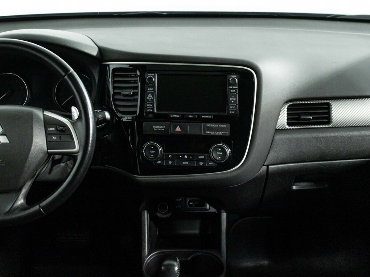 Mitsubishi Outlander III Рестайлинг, 2014 Фото №14