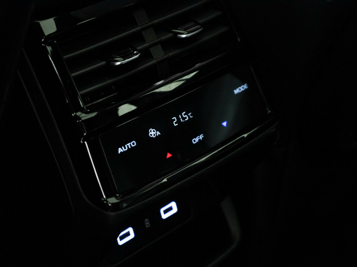 Geely Monjaro I, 2023 Фото №19