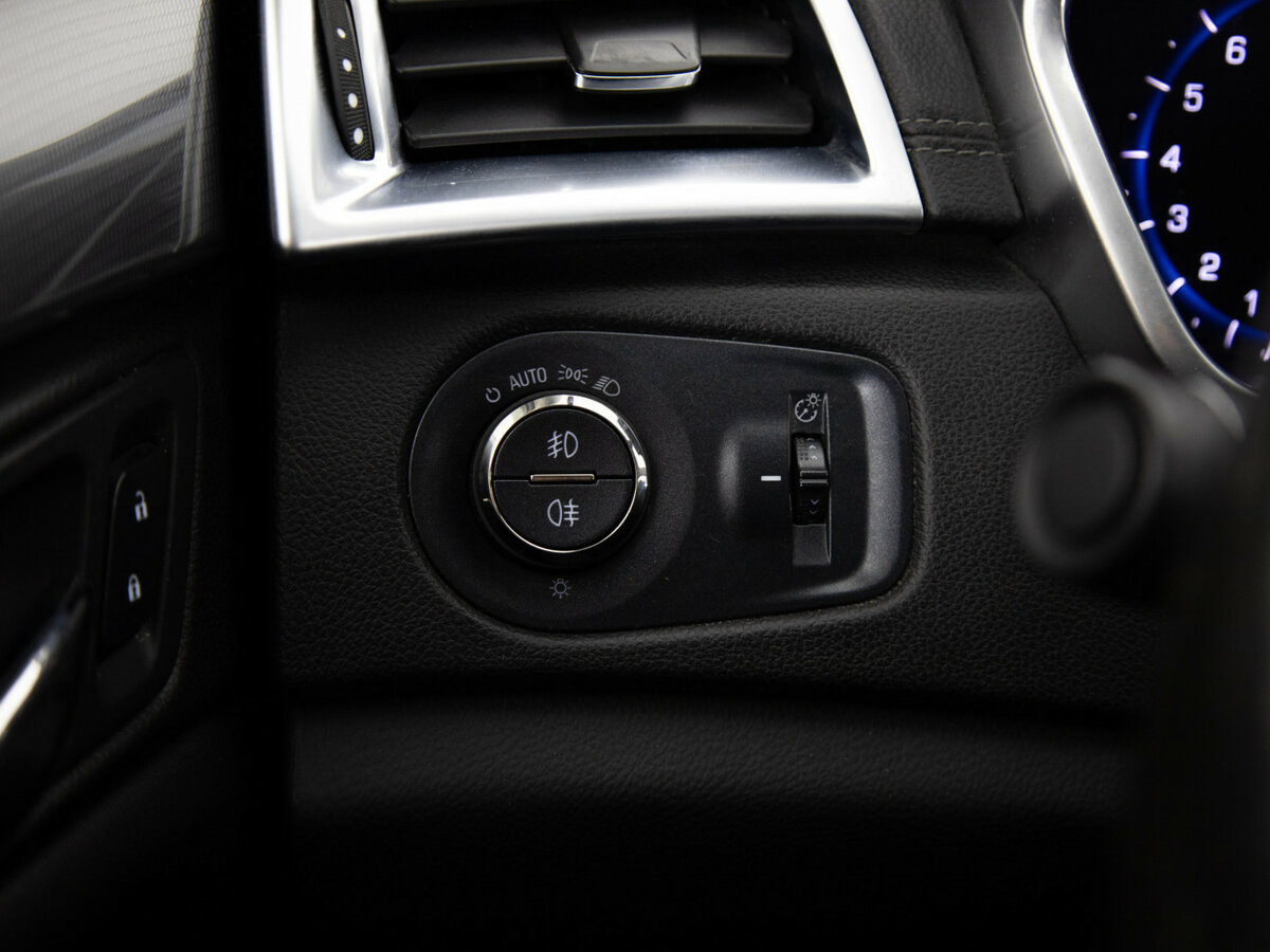 Cadillac SRX II Рестайлинг, 2013 Фото №11