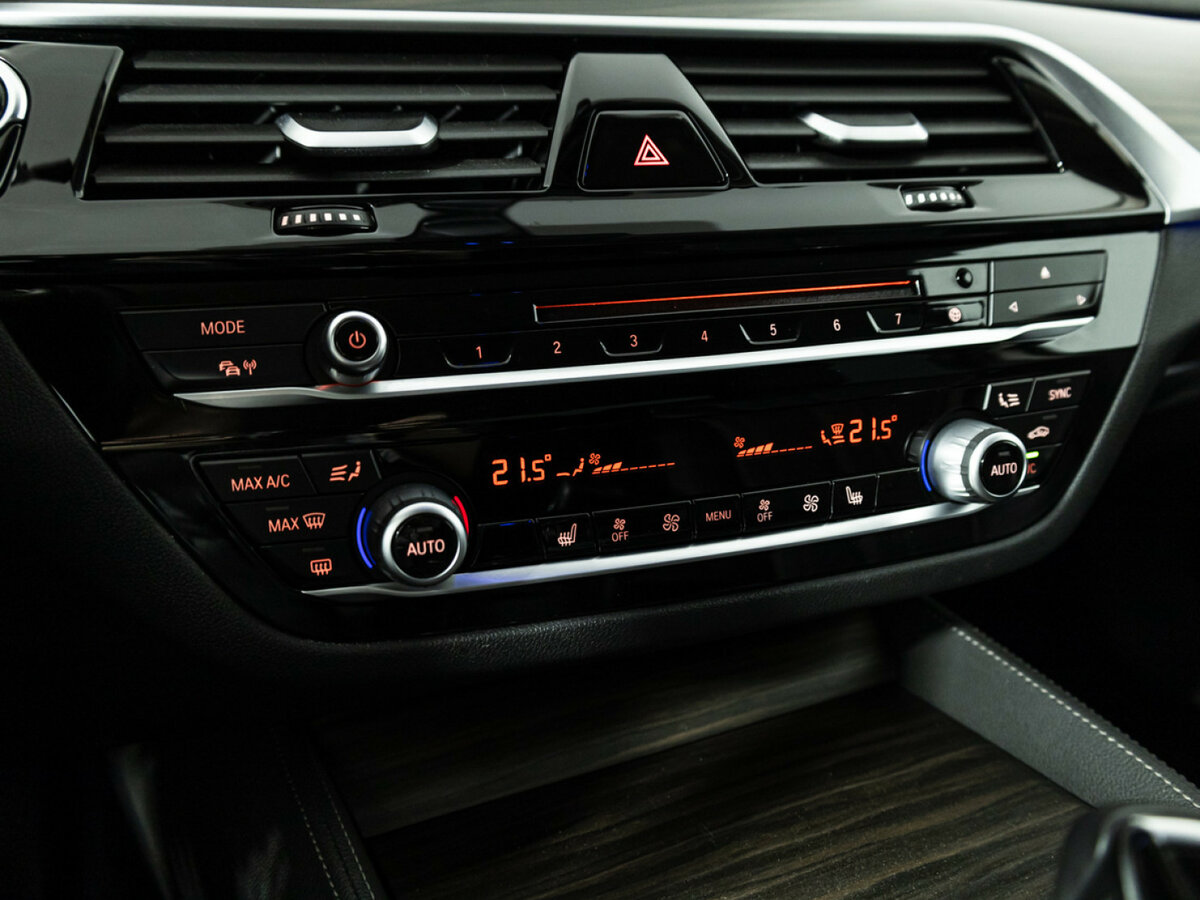 BMW 5 серии 520d xDrive VII (G30/G31/G38), 2018 Фото №16