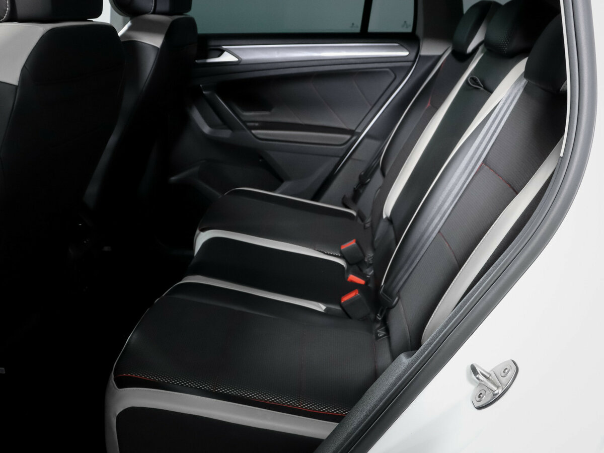 Volkswagen Tiguan II Рестайлинг, 2021 Фото №10