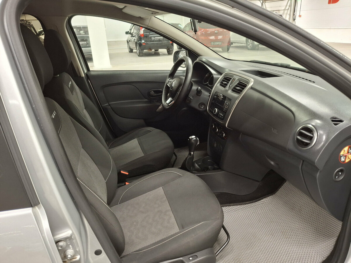 Renault Logan Stepway II Рестайлинг, 2020 Фото №11